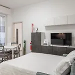 Διαμέρισμα Chiara's Urban Oasis - - Duomo 8 Min *