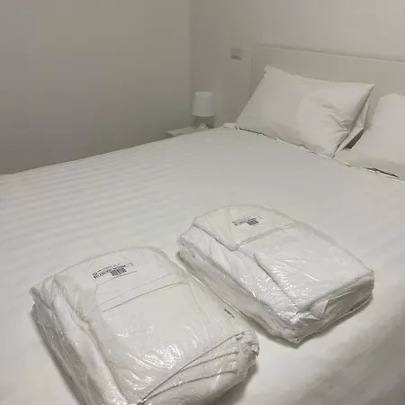 Chiara's Urban Oasis - - Duomo 8 Min Apartament