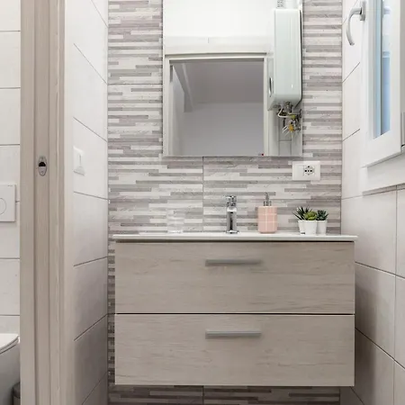 Apartament Chiara's Urban Oasis - - Duomo 8 Min Mediolan